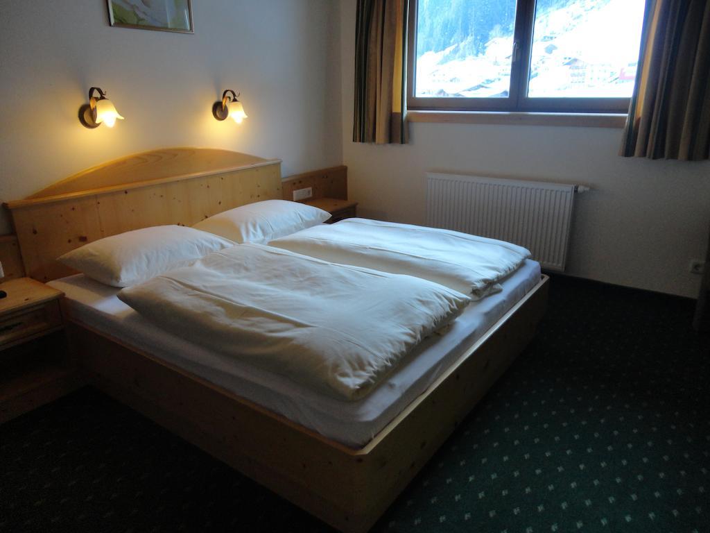 Hotel Garni Klocker Kaltenbach Habitación foto
